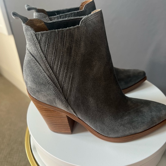 Marc fisher Gardi Gray Suede Pointed Toe Pull on Block heel ankle boot Size 5.5 - Picture 13 of 14